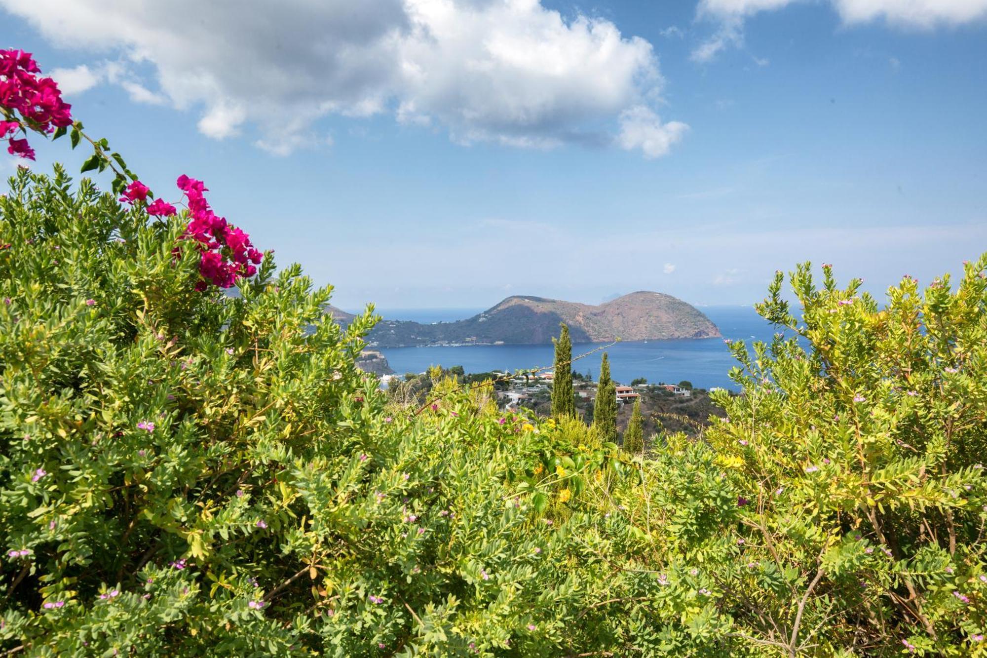 Sealight Villa Lipari - Vista E Piscina Bagian luar foto