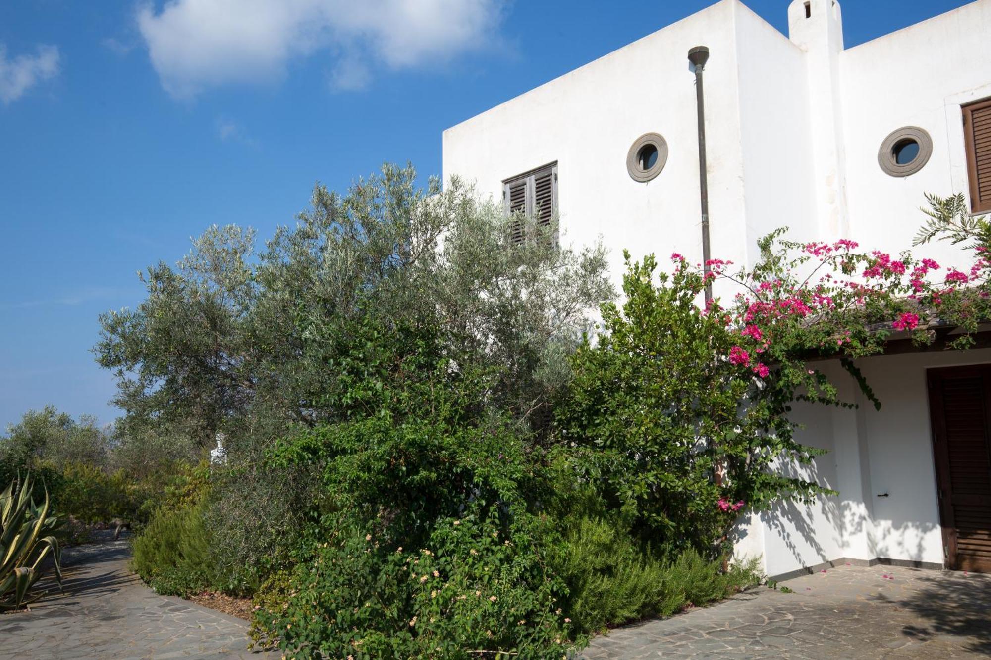 Sealight Villa Lipari - Vista E Piscina Bagian luar foto