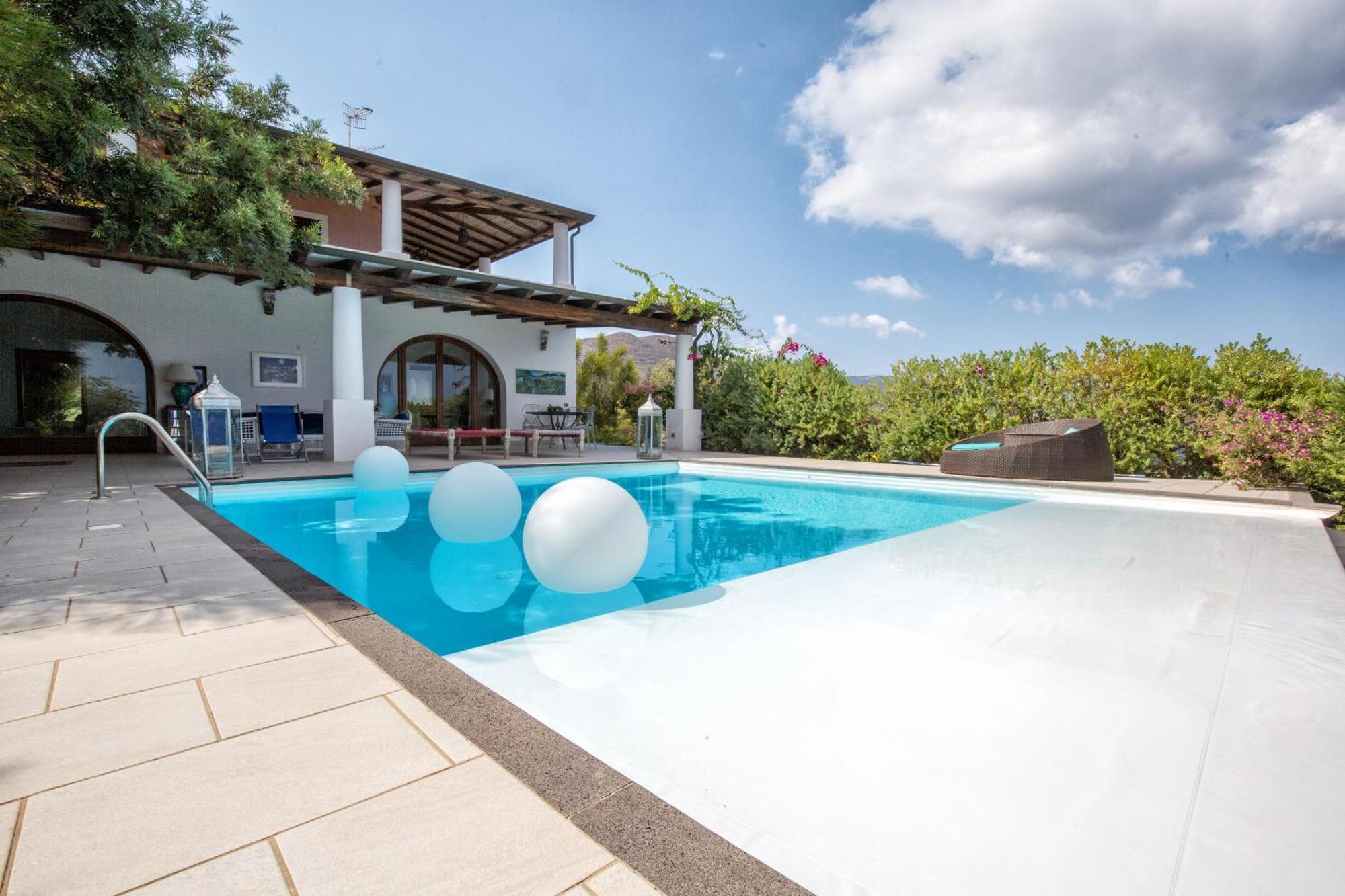 Sealight Villa Lipari - Vista E Piscina Bagian luar foto
